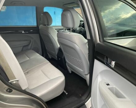 Серый Киа Соренто, объемом двигателя 2.4 л и пробегом 240 тыс. км за 9500 $, фото 7 на Automoto.ua