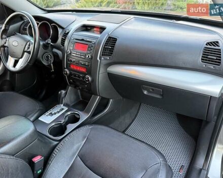 Сірий Кіа Соренто, об'ємом двигуна 2.36 л та пробігом 240 тис. км за 11800 $, фото 55 на Automoto.ua