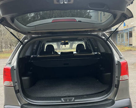 Серый Киа Соренто, объемом двигателя 2.2 л и пробегом 193 тыс. км за 12850 $, фото 16 на Automoto.ua