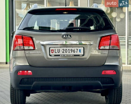 Сірий Кіа Соренто, об'ємом двигуна 2.2 л та пробігом 122 тис. км за 13999 $, фото 17 на Automoto.ua