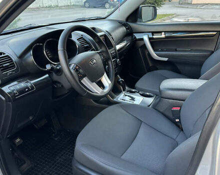 Серый Киа Соренто, объемом двигателя 2.2 л и пробегом 240 тыс. км за 12950 $, фото 10 на Automoto.ua