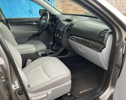 Серый Киа Соренто, объемом двигателя 2.4 л и пробегом 240 тыс. км за 9500 $, фото 10 на Automoto.ua