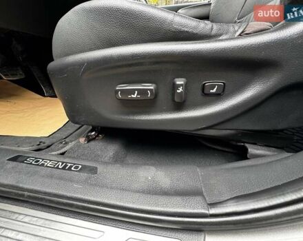 Сірий Кіа Соренто, об'ємом двигуна 2.19 л та пробігом 159 тис. км за 14990 $, фото 12 на Automoto.ua