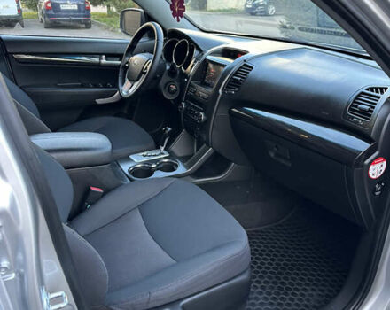 Серый Киа Соренто, объемом двигателя 2.2 л и пробегом 240 тыс. км за 12950 $, фото 25 на Automoto.ua