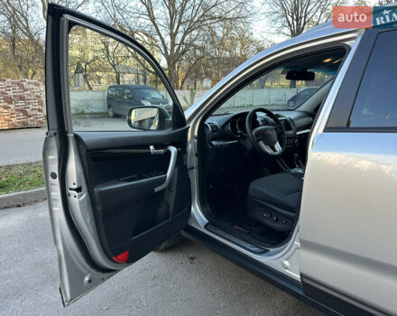 Серый Киа Соренто, объемом двигателя 2.2 л и пробегом 240 тыс. км за 12950 $, фото 8 на Automoto.ua