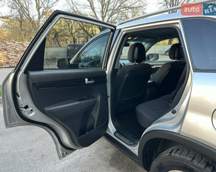 Серый Киа Соренто, объемом двигателя 2.2 л и пробегом 240 тыс. км за 12950 $, фото 29 на Automoto.ua