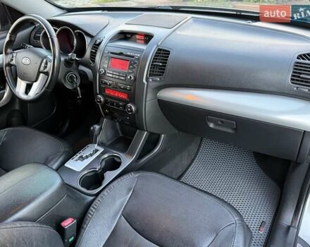 Сірий Кіа Соренто, об'ємом двигуна 2.36 л та пробігом 240 тис. км за 11800 $, фото 56 на Automoto.ua