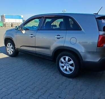 Серый Киа Соренто, объемом двигателя 2.36 л и пробегом 225 тыс. км за 9500 $, фото 3 на Automoto.ua