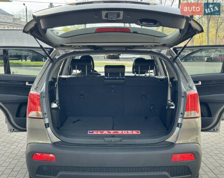 Сірий Кіа Соренто, об'ємом двигуна 2.2 л та пробігом 122 тис. км за 13999 $, фото 26 на Automoto.ua