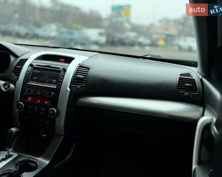 Серый Киа Соренто, объемом двигателя 2.2 л и пробегом 194 тыс. км за 12900 $, фото 15 на Automoto.ua