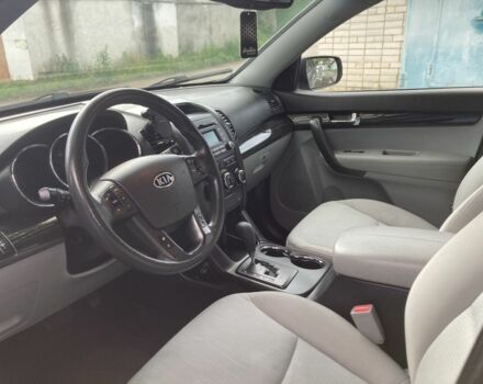 Серый Киа Соренто, объемом двигателя 2.4 л и пробегом 240 тыс. км за 9500 $, фото 6 на Automoto.ua