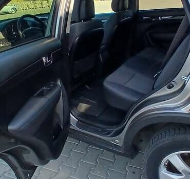 Серый Киа Соренто, объемом двигателя 2.36 л и пробегом 225 тыс. км за 9500 $, фото 10 на Automoto.ua