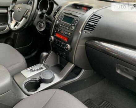 Серый Киа Соренто, объемом двигателя 2.2 л и пробегом 229 тыс. км за 13000 $, фото 11 на Automoto.ua