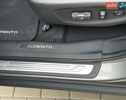Сірий Кіа Соренто, об'ємом двигуна 2.2 л та пробігом 122 тис. км за 13999 $, фото 29 на Automoto.ua