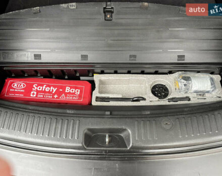 Серый Киа Соренто, объемом двигателя 2 л и пробегом 265 тыс. км за 12199 $, фото 19 на Automoto.ua