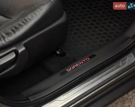 Серый Киа Соренто, объемом двигателя 2 л и пробегом 254 тыс. км за 14400 $, фото 48 на Automoto.ua