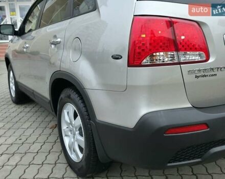 Сірий Кіа Соренто, об'ємом двигуна 2.4 л та пробігом 233 тис. км за 9999 $, фото 21 на Automoto.ua