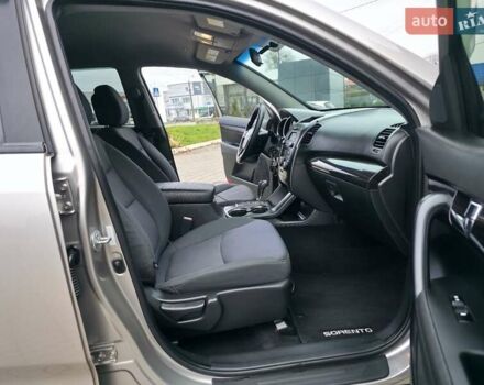 Сірий Кіа Соренто, об'ємом двигуна 2.4 л та пробігом 233 тис. км за 9999 $, фото 59 на Automoto.ua