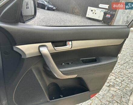 Сірий Кіа Соренто, об'ємом двигуна 2.2 л та пробігом 240 тис. км за 11500 $, фото 7 на Automoto.ua