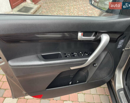 Серый Киа Соренто, объемом двигателя 2 л и пробегом 265 тыс. км за 12199 $, фото 8 на Automoto.ua