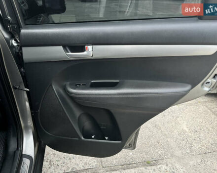 Серый Киа Соренто, объемом двигателя 2.2 л и пробегом 275 тыс. км за 13500 $, фото 5 на Automoto.ua