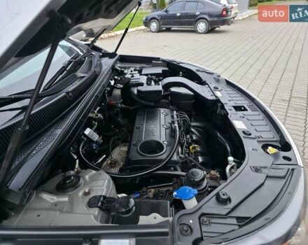 Сірий Кіа Соренто, об'ємом двигуна 2.4 л та пробігом 233 тис. км за 9999 $, фото 28 на Automoto.ua