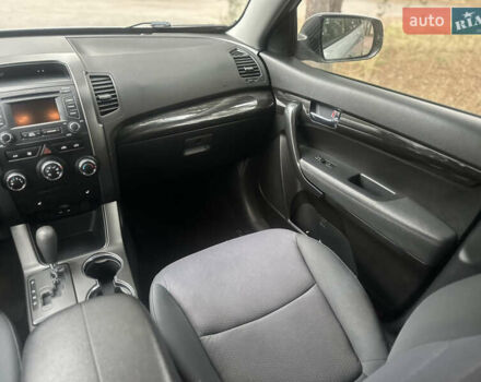 Серый Киа Соренто, объемом двигателя 2.4 л и пробегом 236 тыс. км за 8900 $, фото 16 на Automoto.ua