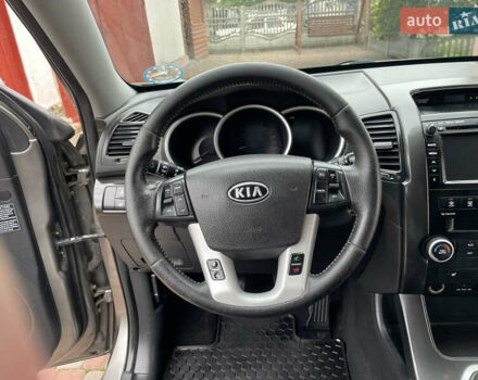 Серый Киа Соренто, объемом двигателя 2 л и пробегом 265 тыс. км за 12199 $, фото 16 на Automoto.ua