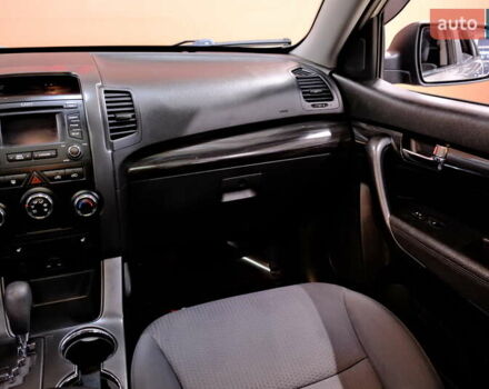 Серый Киа Соренто, объемом двигателя 2.4 л и пробегом 180 тыс. км за 11900 $, фото 47 на Automoto.ua