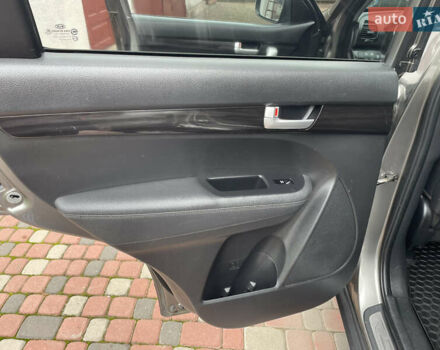 Серый Киа Соренто, объемом двигателя 2 л и пробегом 265 тыс. км за 12199 $, фото 10 на Automoto.ua