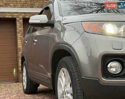 Серый Киа Соренто, объемом двигателя 2.4 л и пробегом 130 тыс. км за 11900 $, фото 3 на Automoto.ua