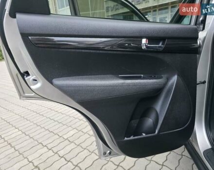 Сірий Кіа Соренто, об'ємом двигуна 2.4 л та пробігом 233 тис. км за 9999 $, фото 43 на Automoto.ua