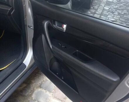 Серый Киа Соренто, объемом двигателя 2.36 л и пробегом 250 тыс. км за 12000 $, фото 14 на Automoto.ua