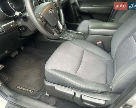 Серый Киа Соренто, объемом двигателя 2.4 л и пробегом 236 тыс. км за 8900 $, фото 9 на Automoto.ua