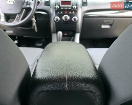 Сірий Кіа Соренто, об'ємом двигуна 2.4 л та пробігом 233 тис. км за 9999 $, фото 56 на Automoto.ua