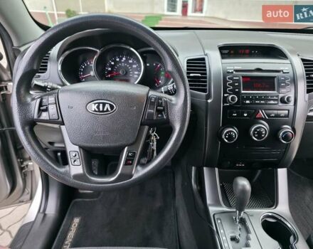 Сірий Кіа Соренто, об'ємом двигуна 2.4 л та пробігом 233 тис. км за 9999 $, фото 82 на Automoto.ua