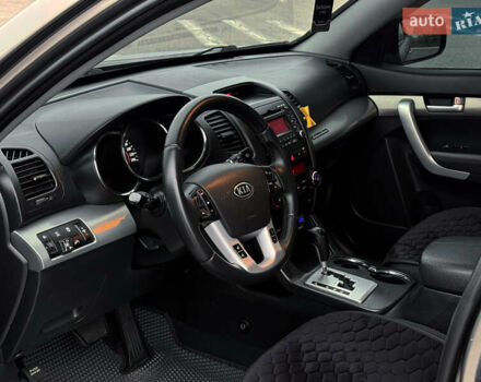 Сірий Кіа Соренто, об'ємом двигуна 2.4 л та пробігом 124 тис. км за 12300 $, фото 6 на Automoto.ua