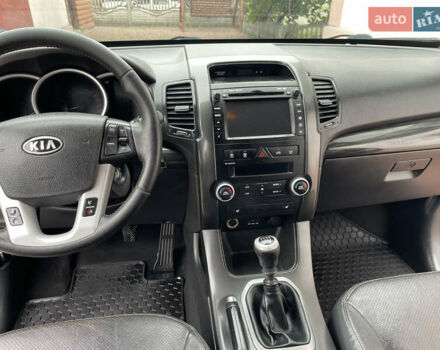 Серый Киа Соренто, объемом двигателя 2 л и пробегом 265 тыс. км за 12199 $, фото 17 на Automoto.ua