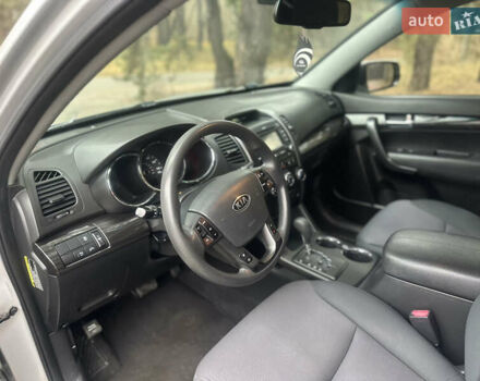 Серый Киа Соренто, объемом двигателя 2.4 л и пробегом 236 тыс. км за 8900 $, фото 10 на Automoto.ua