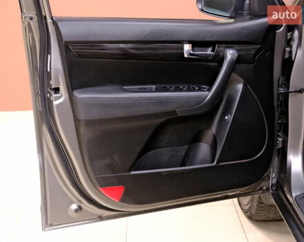 Серый Киа Соренто, объемом двигателя 2.4 л и пробегом 180 тыс. км за 11900 $, фото 27 на Automoto.ua