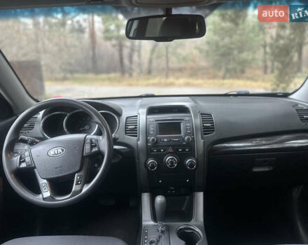 Серый Киа Соренто, объемом двигателя 2.4 л и пробегом 236 тыс. км за 8900 $, фото 14 на Automoto.ua