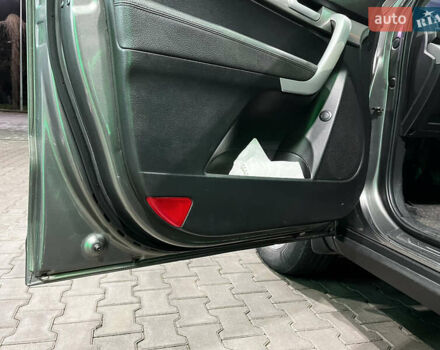 Серый Киа Соренто, объемом двигателя 2.2 л и пробегом 193 тыс. км за 12500 $, фото 27 на Automoto.ua