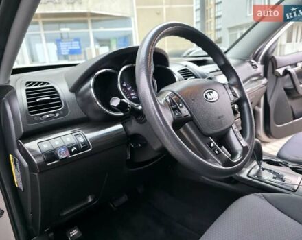 Сірий Кіа Соренто, об'ємом двигуна 2.4 л та пробігом 233 тис. км за 9999 $, фото 70 на Automoto.ua