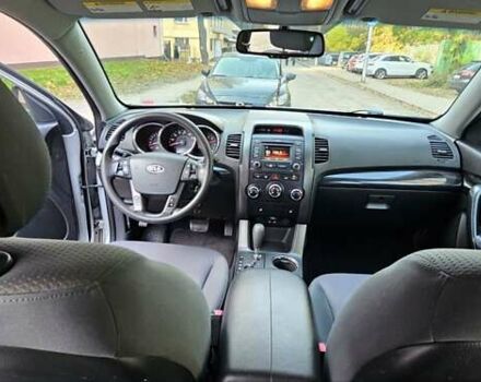 Киа Соренто 2013 в Киеве на Automoto.ua Серый Киа Соренто, объемом двигателя 2.4 л и пробегом 230 тыс. км за 9999 $, фото 7 на Automoto.ua