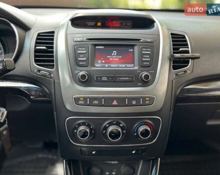 Серый Киа Соренто, объемом двигателя 2.4 л и пробегом 140 тыс. км за 13500 $, фото 16 на Automoto.ua