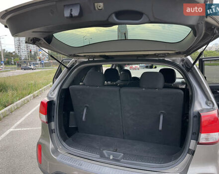 Сірий Кіа Соренто, об'ємом двигуна 2.36 л та пробігом 212 тис. км за 10000 $, фото 16 на Automoto.ua