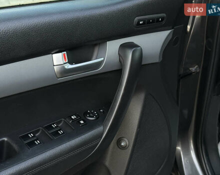 Серый Киа Соренто, объемом двигателя 2.2 л и пробегом 265 тыс. км за 15800 $, фото 33 на Automoto.ua