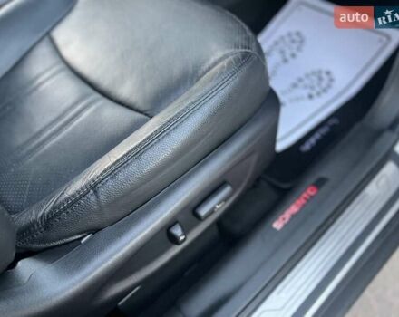 Серый Киа Соренто, объемом двигателя 2.2 л и пробегом 170 тыс. км за 17799 $, фото 129 на Automoto.ua