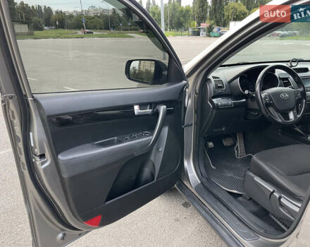 Сірий Кіа Соренто, об'ємом двигуна 2.36 л та пробігом 212 тис. км за 10000 $, фото 12 на Automoto.ua