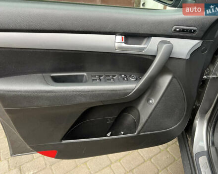 Серый Киа Соренто, объемом двигателя 2.2 л и пробегом 234 тыс. км за 16500 $, фото 12 на Automoto.ua